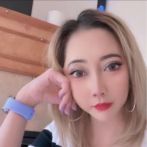 Meet your Posher, Junica